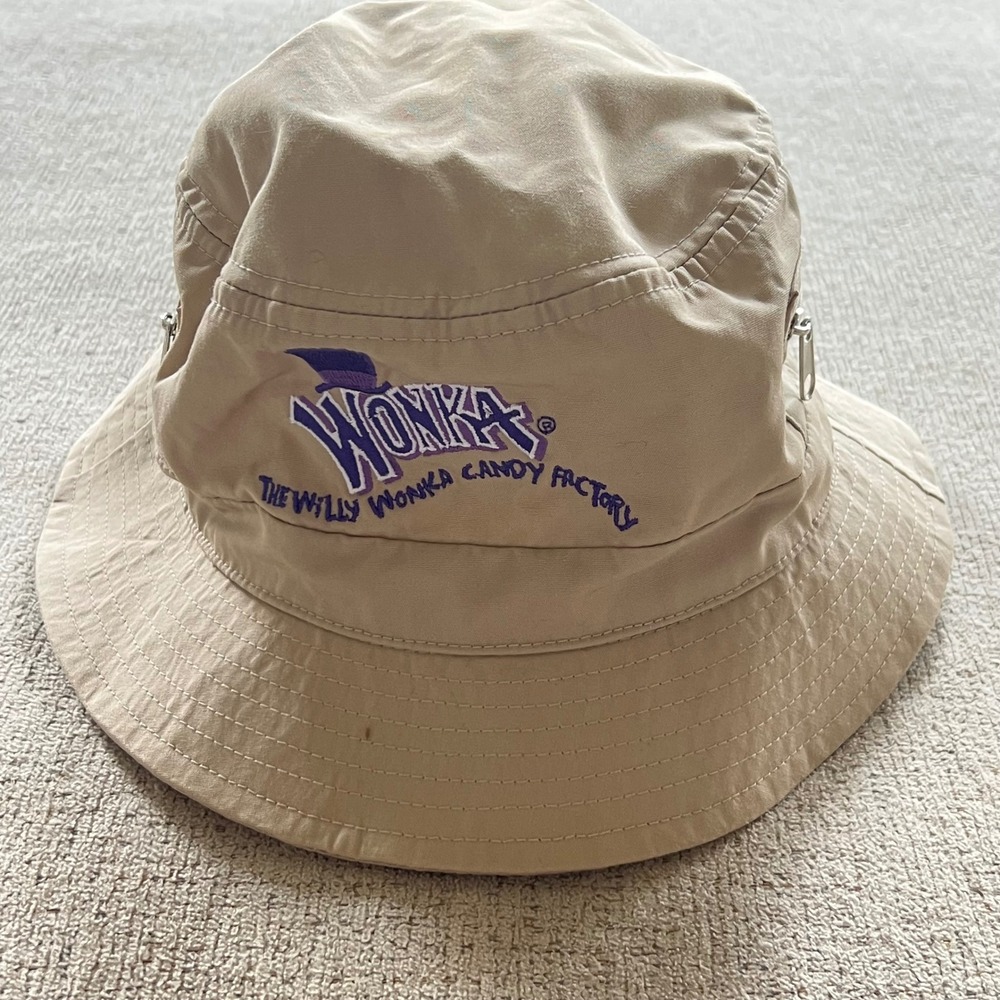Willy Wonka Candy Factory Tan Bucket Hat Nerds Oompas Shock Tarts Zipper Pockets